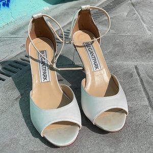 Size 7 white heels! New!